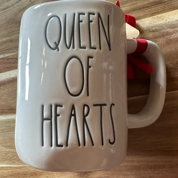 🆕 Rae Dunn Disney QUEEN OF HEARTS Double Sided Mug, Collectable NWT - Picture 2 of 5